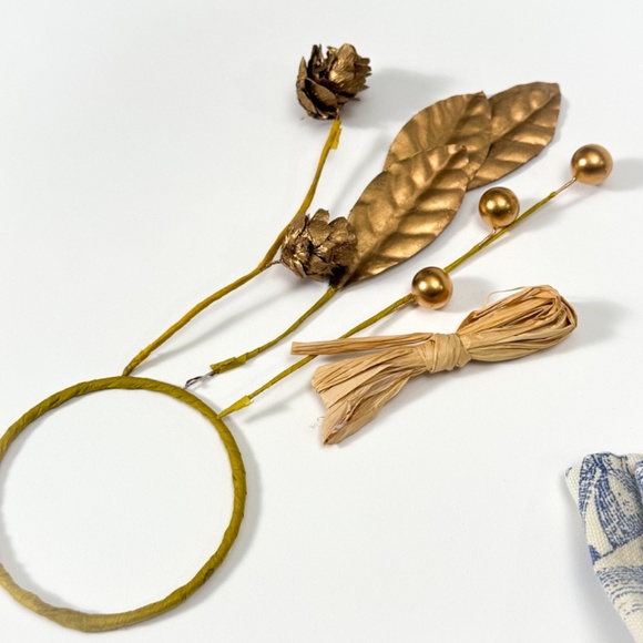 🍂 8 Bloom Room Gold Pinecone & Leaf Napkin Rings Kit Rustic Fall Decor 🌾✨🍽️ - Picture 2 of 8